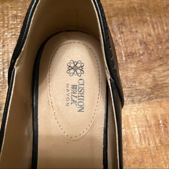 AVON Cushion Walk black flats with cut out detail - Picture 5 of 7